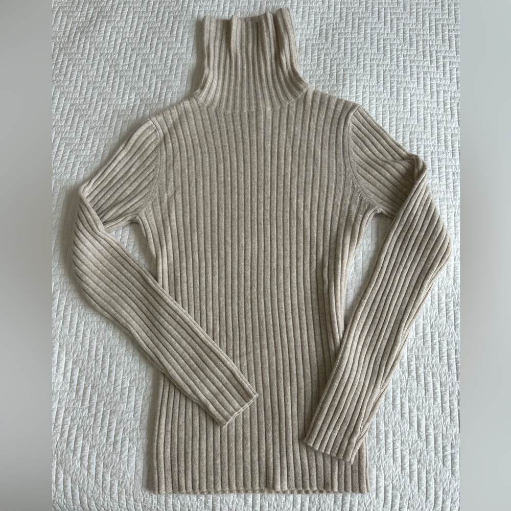 Allude Cream Ribbed Turtleneck Cashmere Sweater